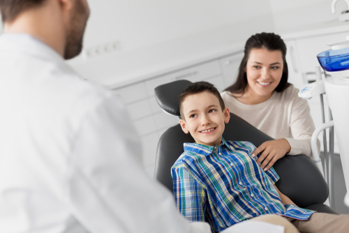 kid grins parent child dental visit kid grins parent child dental visit