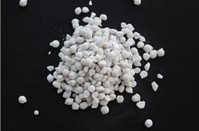 到了冬天，很多市政和單位采購融雪劑，那么讓我們來了解下融雪劑和工業(yè)鹽的區(qū)別